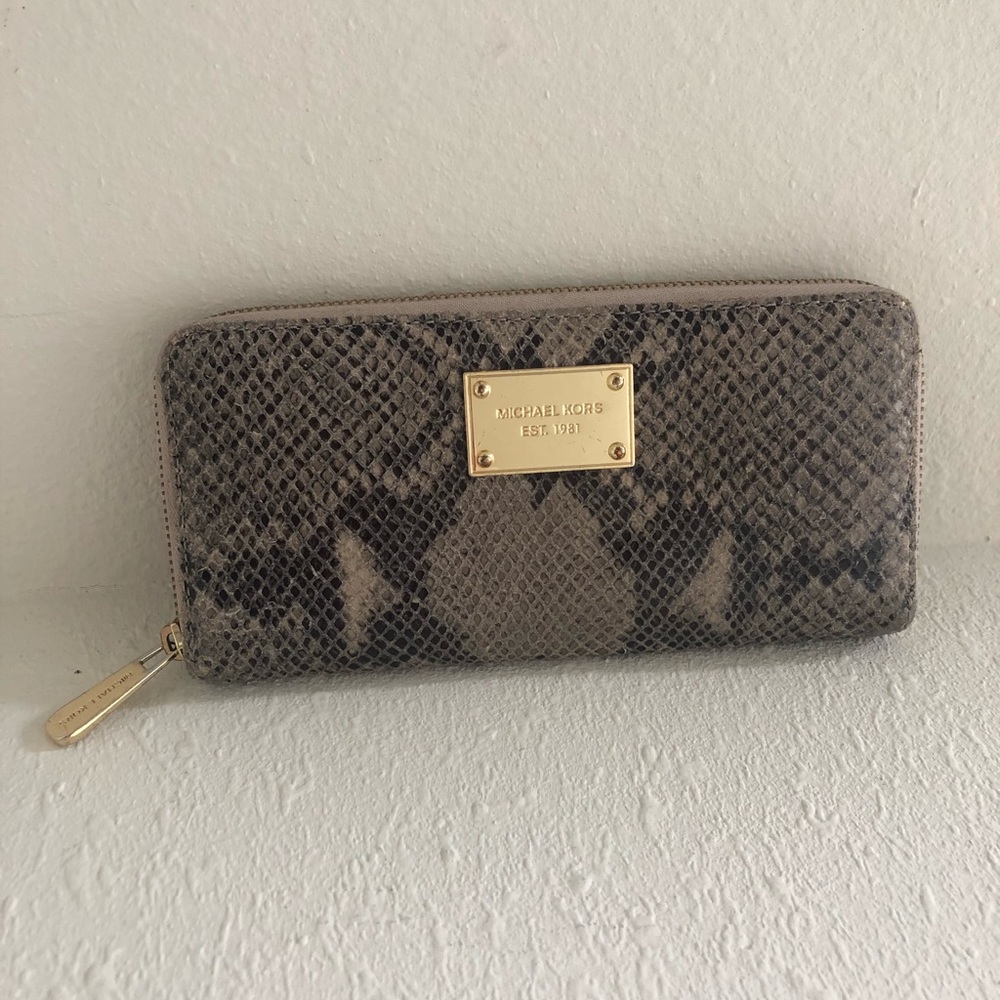🖤Gray Michael Kors Wallet 🖤